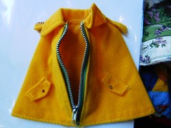 1742 1968 MADDIE MOD YELLOW FLEECE ZIPPY CAPE, CHAINS